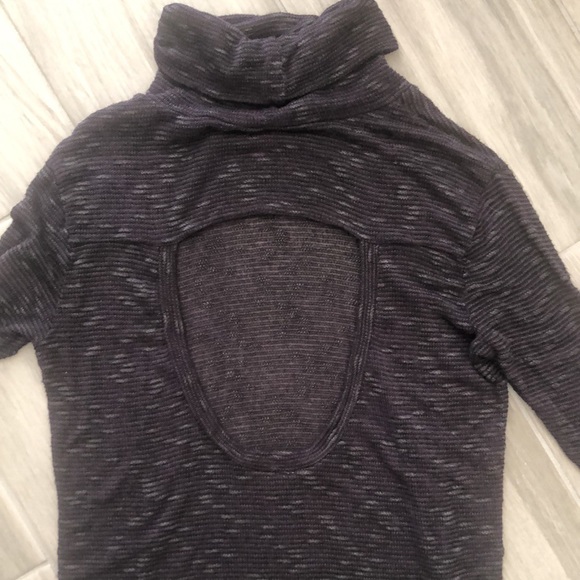NWOT turtleneck lightweight top - Picture 1 of 8